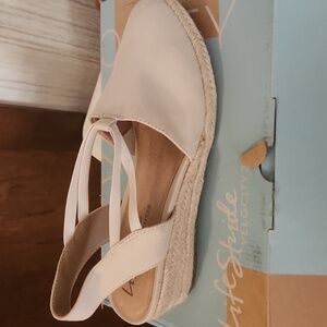 Life Stride Women's Tan Espadrille Wedges